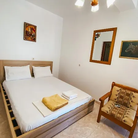 Villa Traditional Karpathian Francis House Menetaí